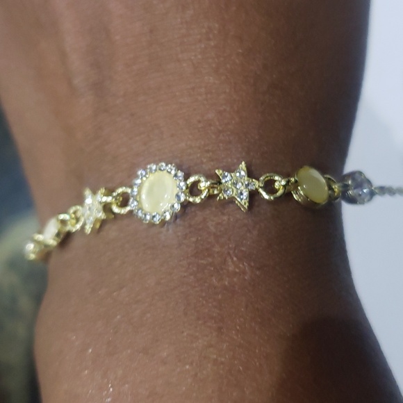 Rhinestone Korean Bracelets Gold Colour Flower Charm Bracelet - Picture 4 of 8